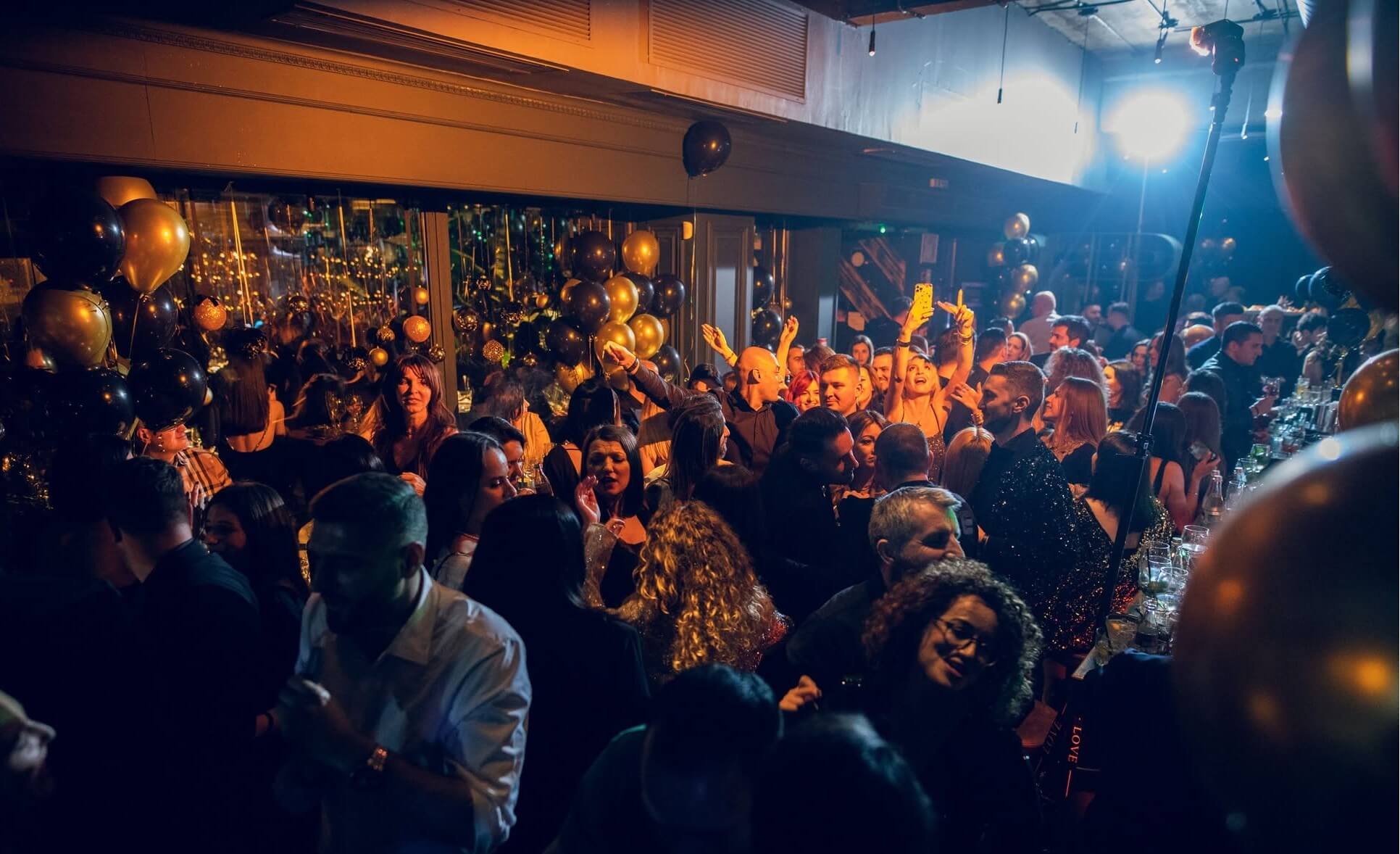 vip pub crawl in bucharest 3