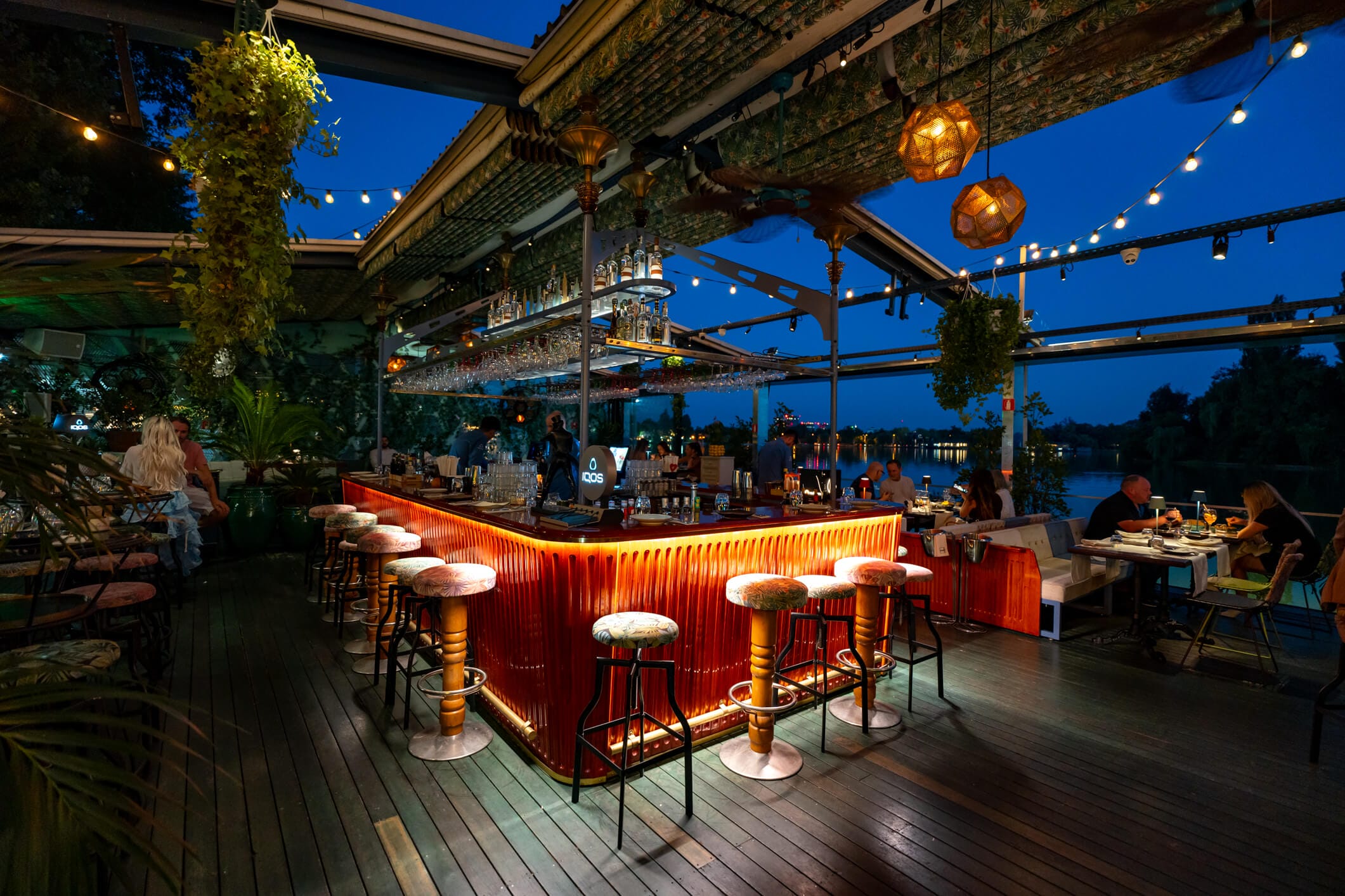 vip pub crawl in bucharest 4